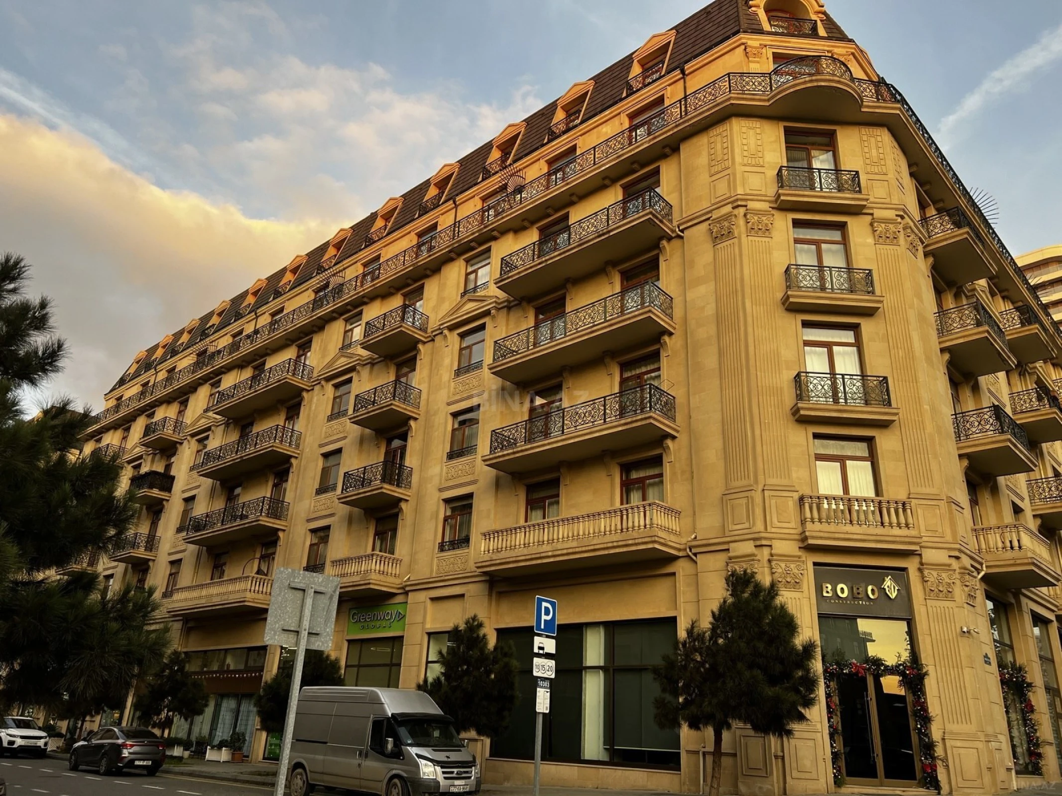 Satılır 4 otaqlı mənzil 135 m²