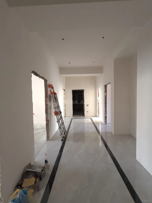 Satılır 4 otaqlı mənzil 135 m²