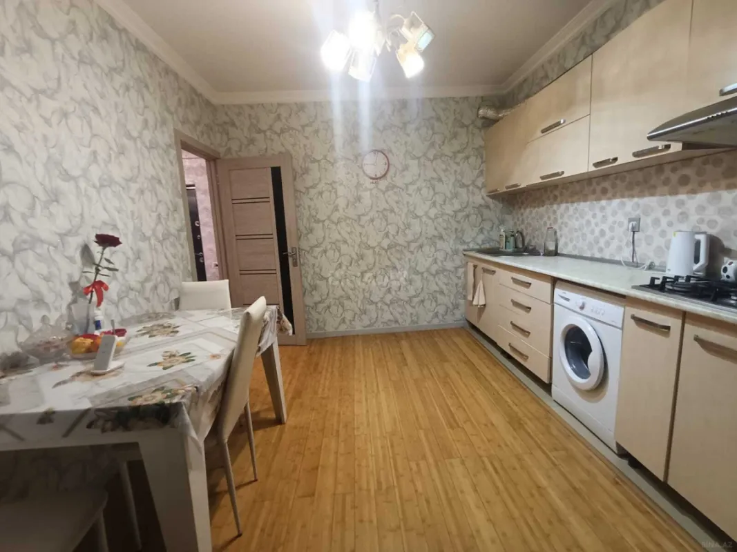 Satılır 2 otaqlı mənzil 76 m²