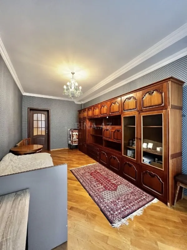 Satılır 3 otaqlı mənzil 165 m²