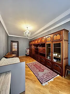 Satılır 3 otaqlı mənzil 165 m²