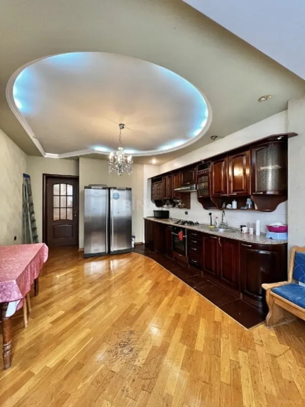 Satılır 3 otaqlı mənzil 165 m²