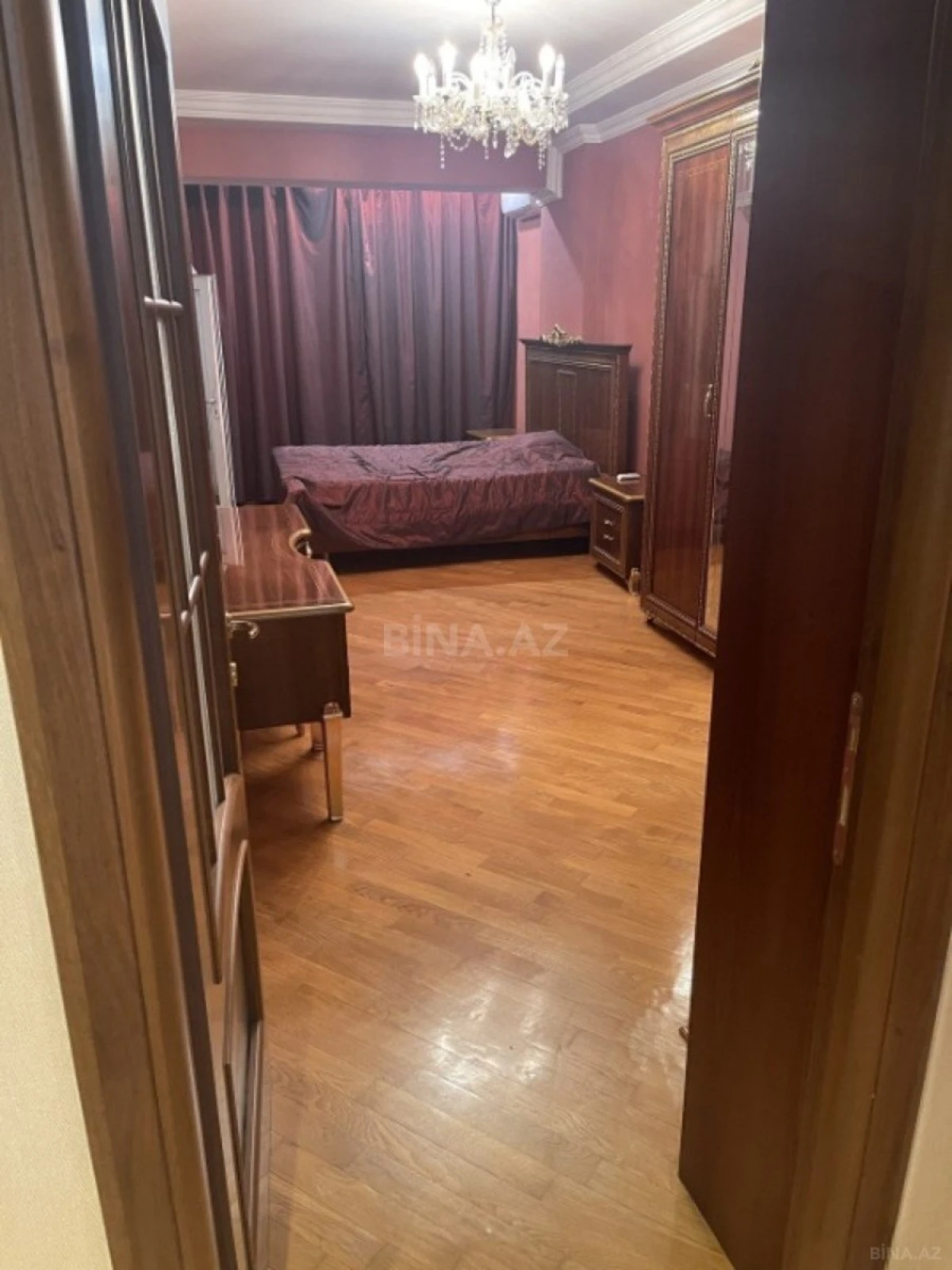 Satılır 3 otaqlı mənzil 165 m²