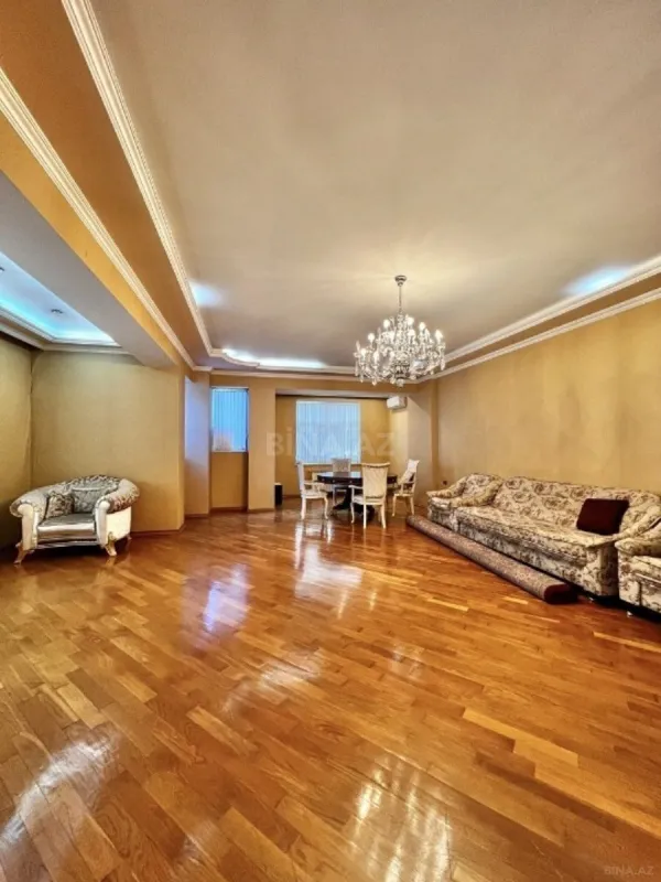 Satılır 3 otaqlı mənzil 165 m²
