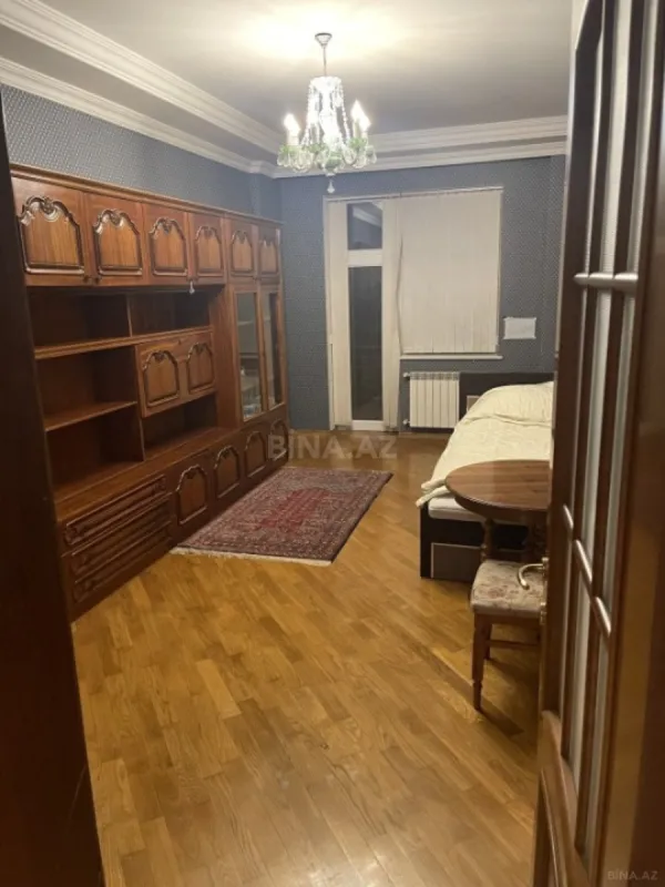 Satılır 3 otaqlı mənzil 165 m²