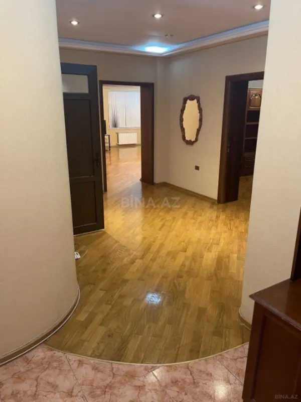 Satılır 3 otaqlı mənzil 165 m²