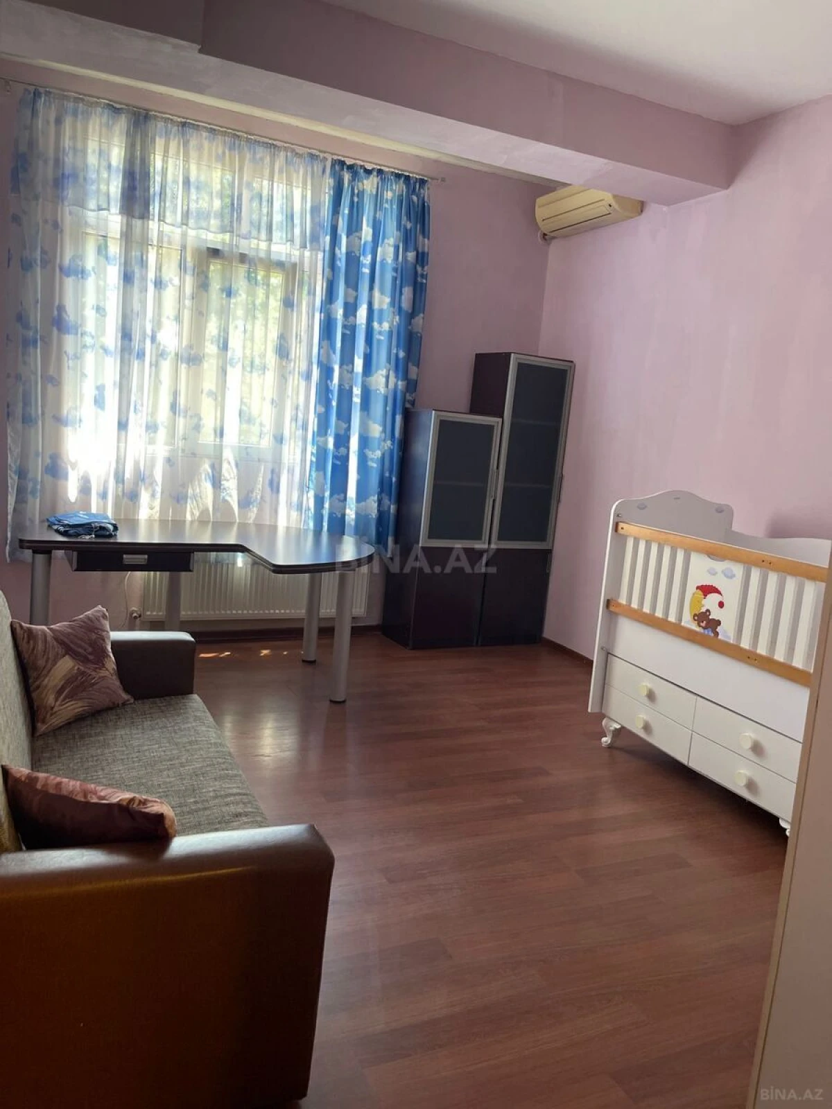 Satılır 3 otaqlı mənzil 135 m²