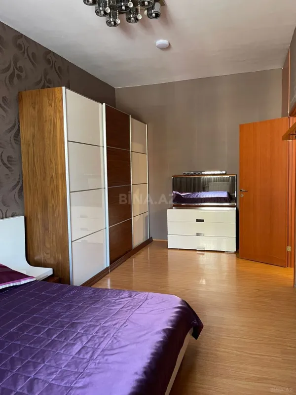 Satılır 3 otaqlı mənzil 135 m²