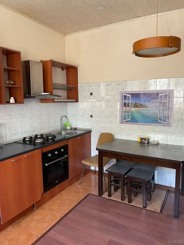 Satılır 3 otaqlı mənzil 135 m²