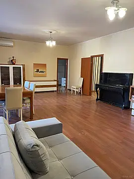 Satılır 3 otaqlı mənzil 135 m²