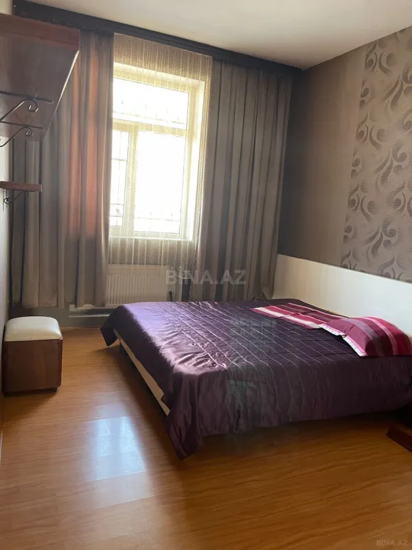 Satılır 3 otaqlı mənzil 135 m²