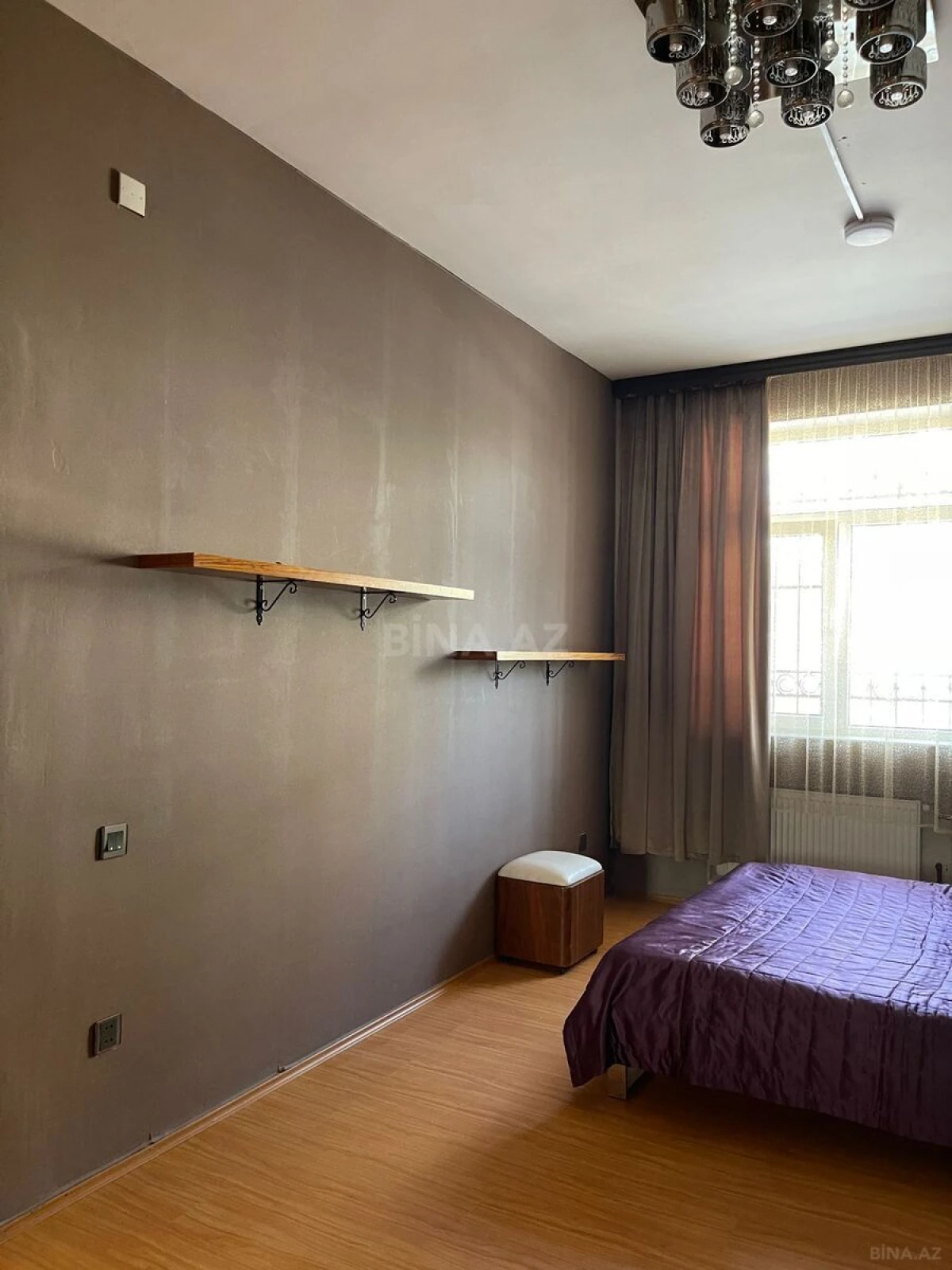 Satılır 3 otaqlı mənzil 135 m²