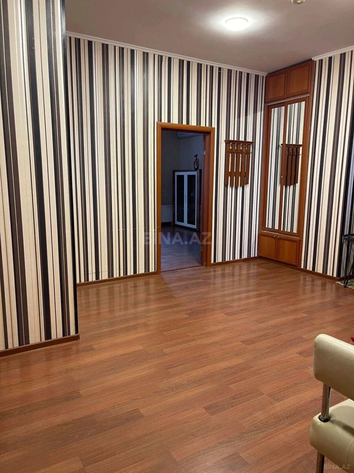 Satılır 3 otaqlı mənzil 135 m²