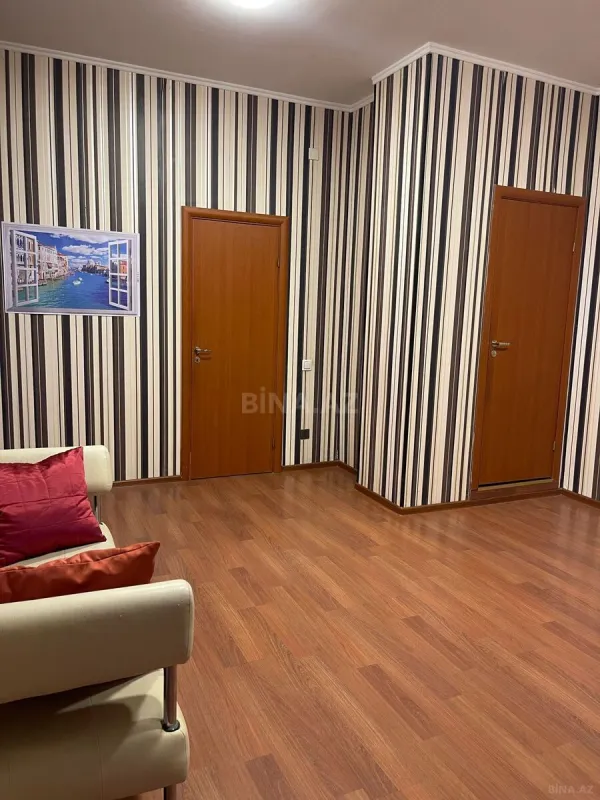Satılır 3 otaqlı mənzil 135 m²