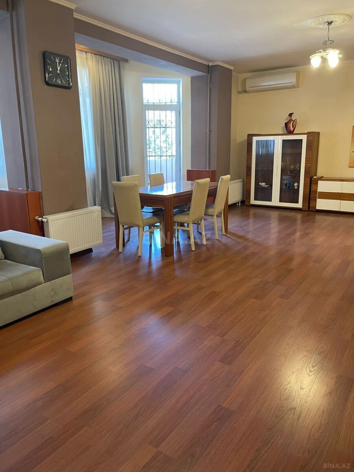Satılır 3 otaqlı mənzil 135 m²
