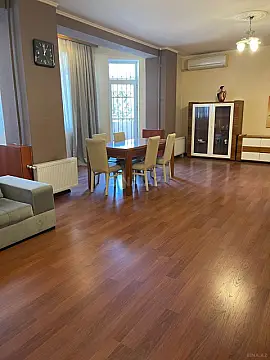 Satılır 3 otaqlı mənzil 135 m² — Bakı, Nizami 3 otaq 135.00 m²