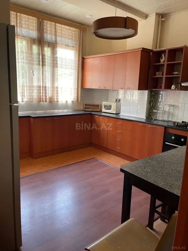Satılır 3 otaqlı mənzil 135 m²