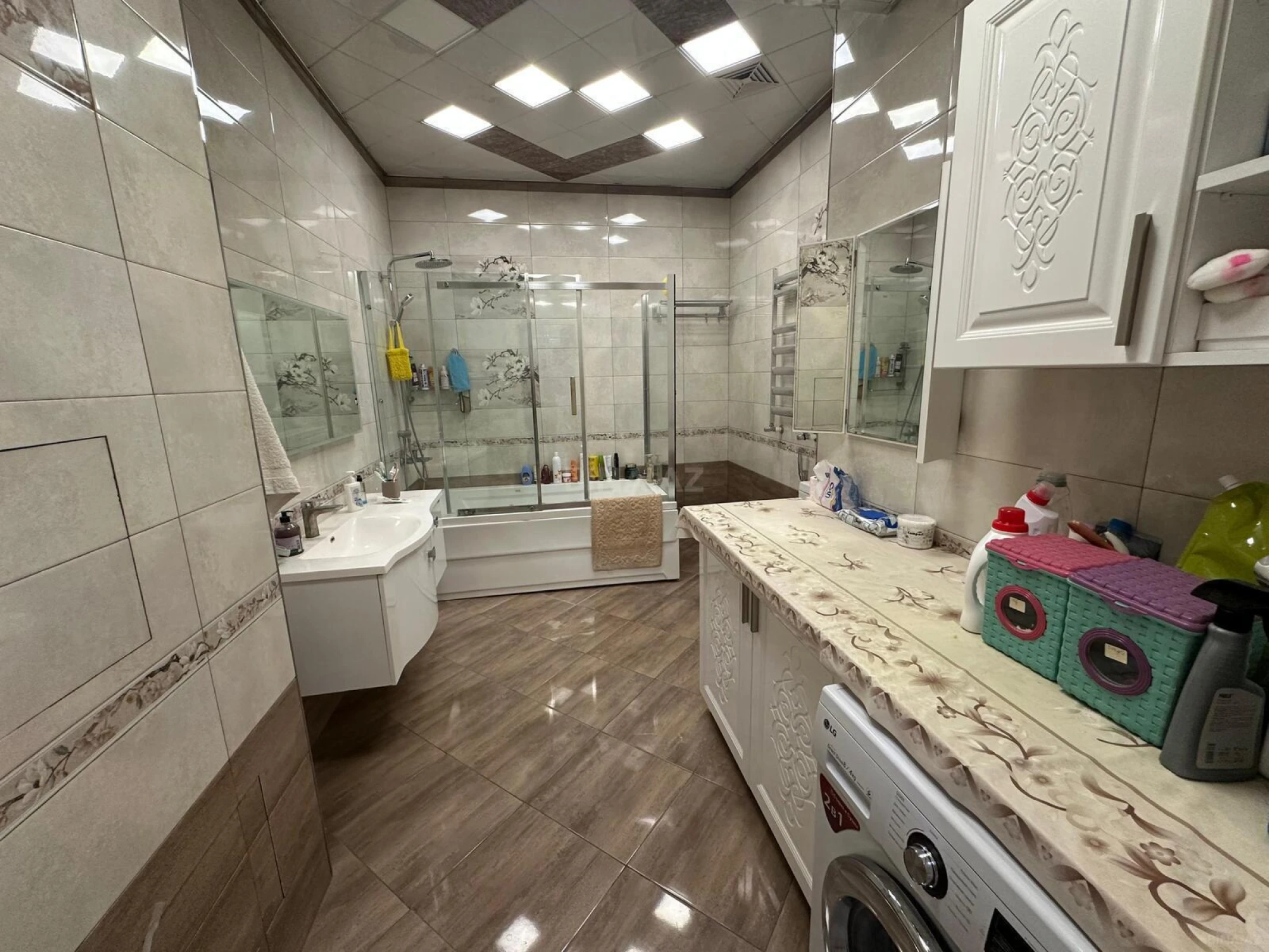 Satılır 4 otaqlı mənzil 200 m²