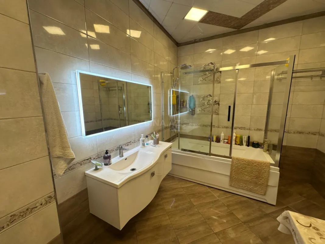 Satılır 4 otaqlı mənzil 200 m²