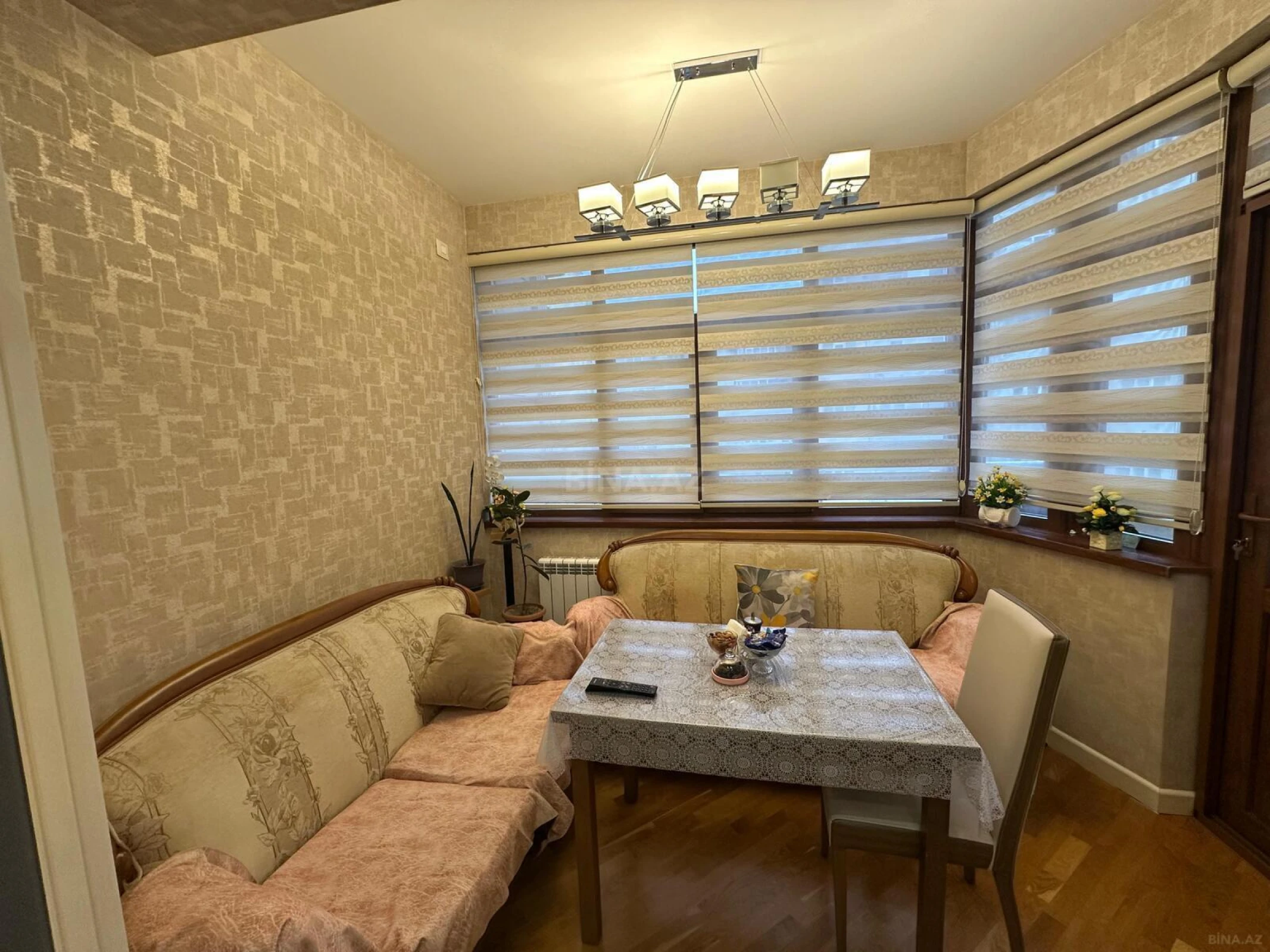 Satılır 4 otaqlı mənzil 200 m²