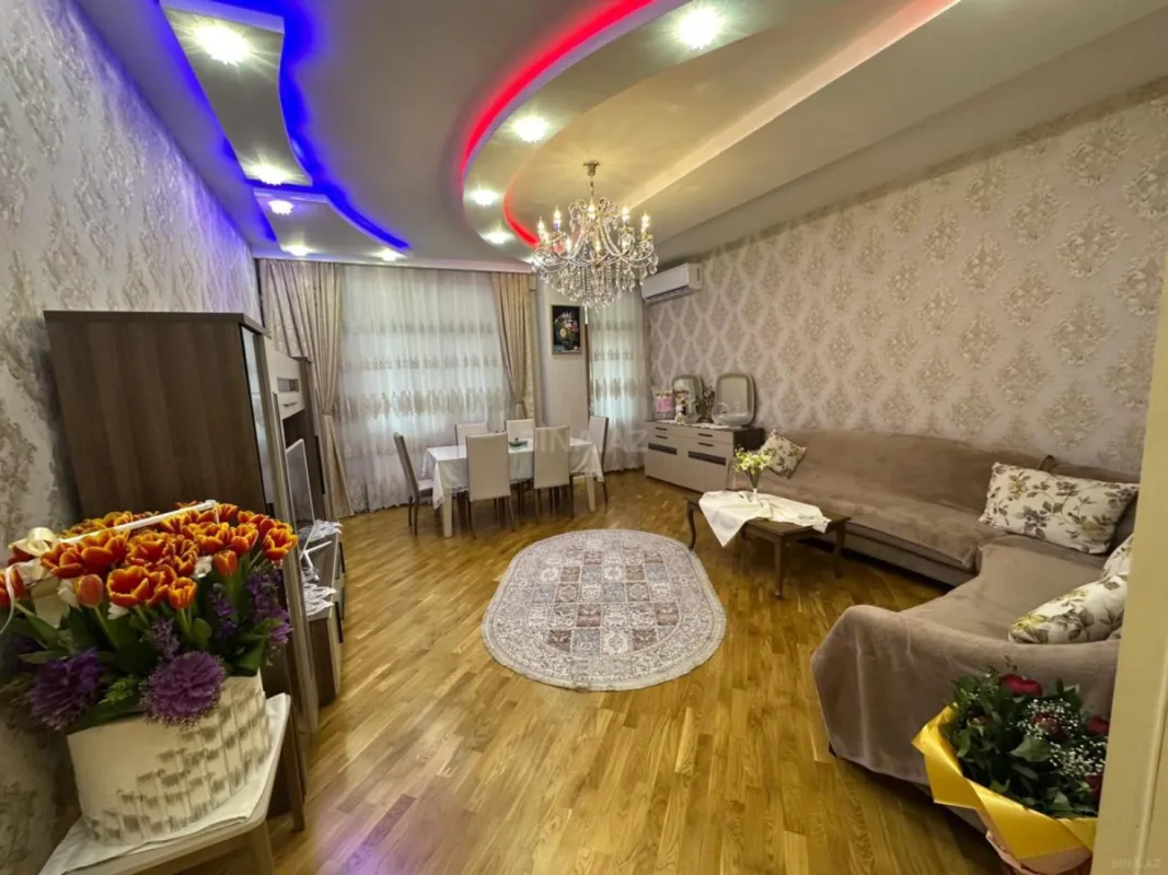 Satılır 4 otaqlı mənzil 200 m²