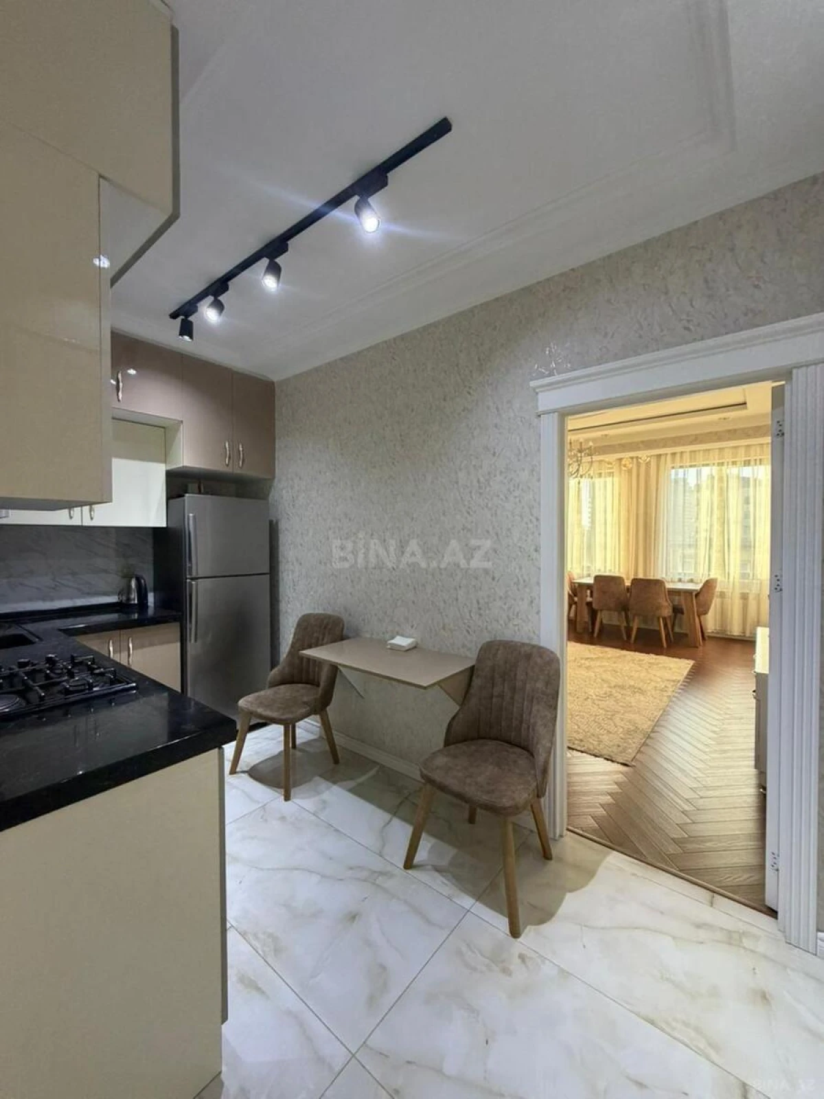 Kirayə verilir 2 otaqlı mənzil 70 m²