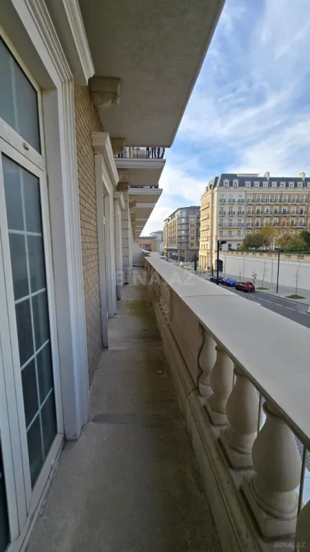 Satılır 3 otaqlı mənzil 145 m²