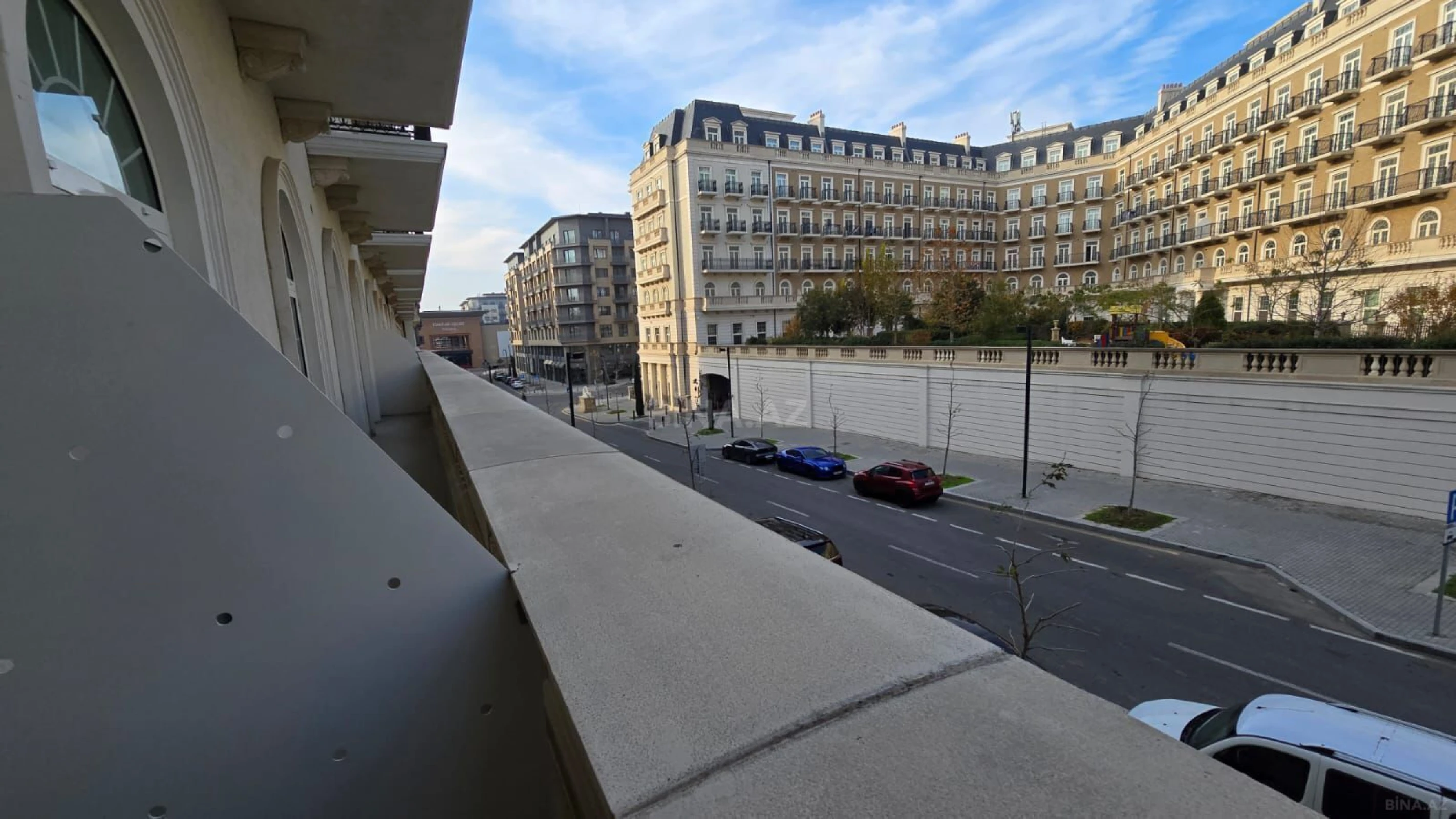 Satılır 4 otaqlı mənzil 145 m²