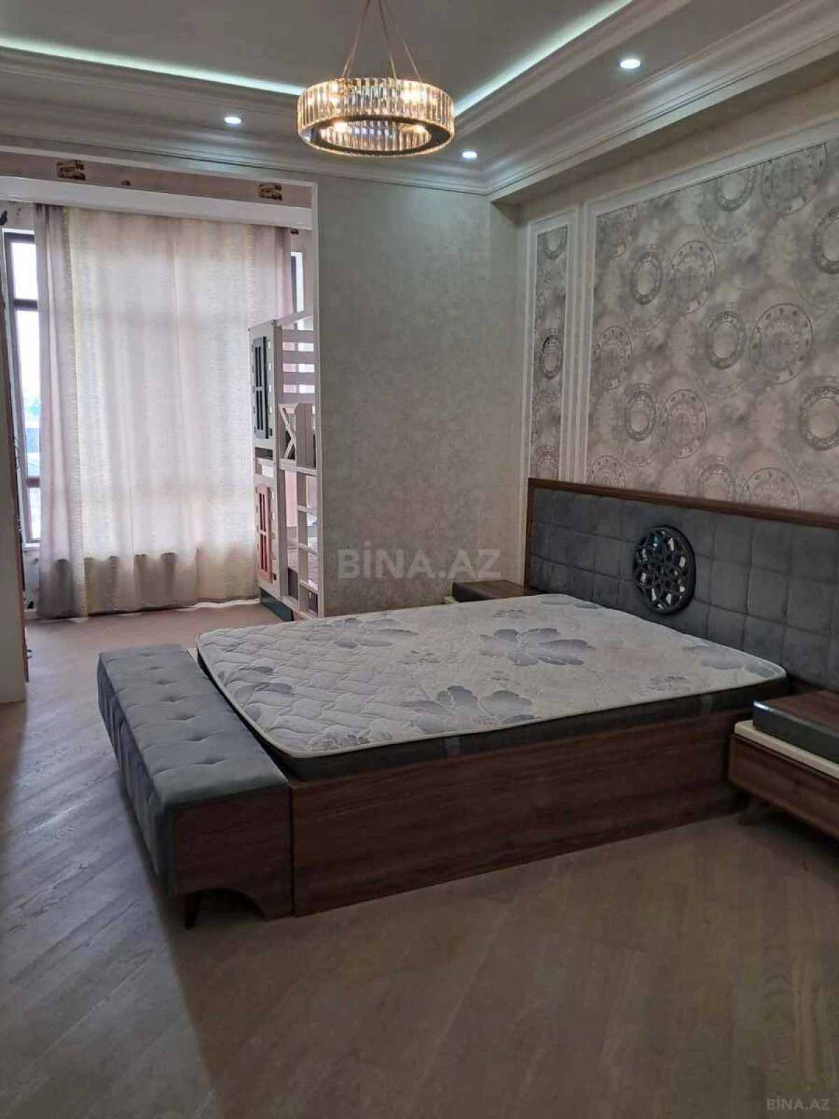 Kirayə verilir 2 otaqlı mənzil 90 m²