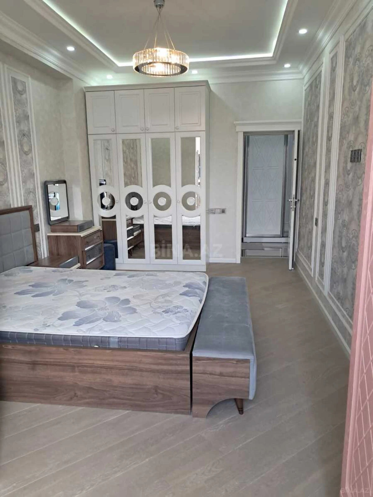 Kirayə verilir 2 otaqlı mənzil 90 m²