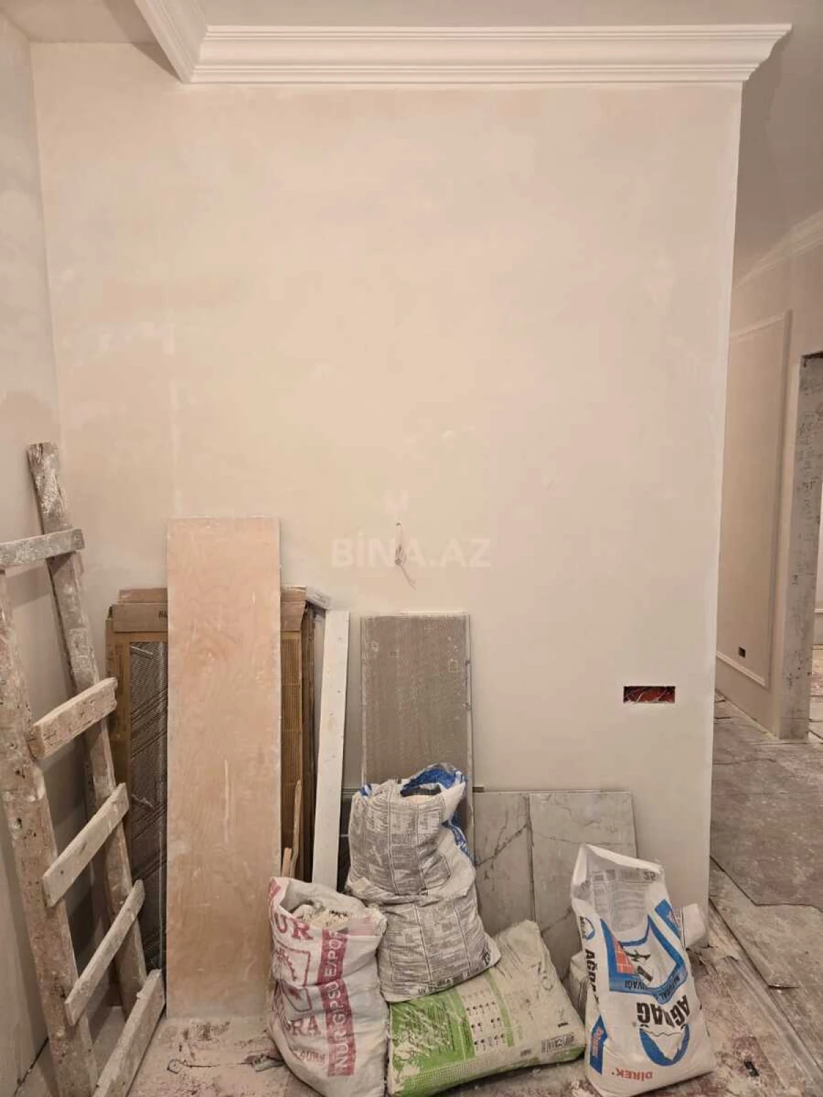 Satılır 3 otaqlı mənzil 138 m²