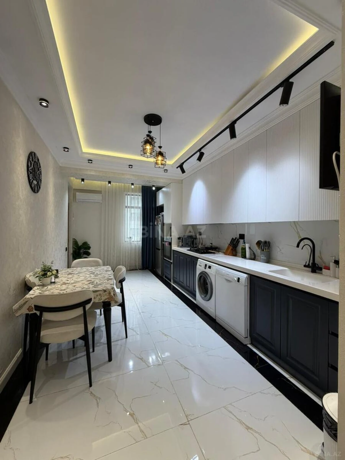 Satılır 4 otaqlı mənzil 153 m²
