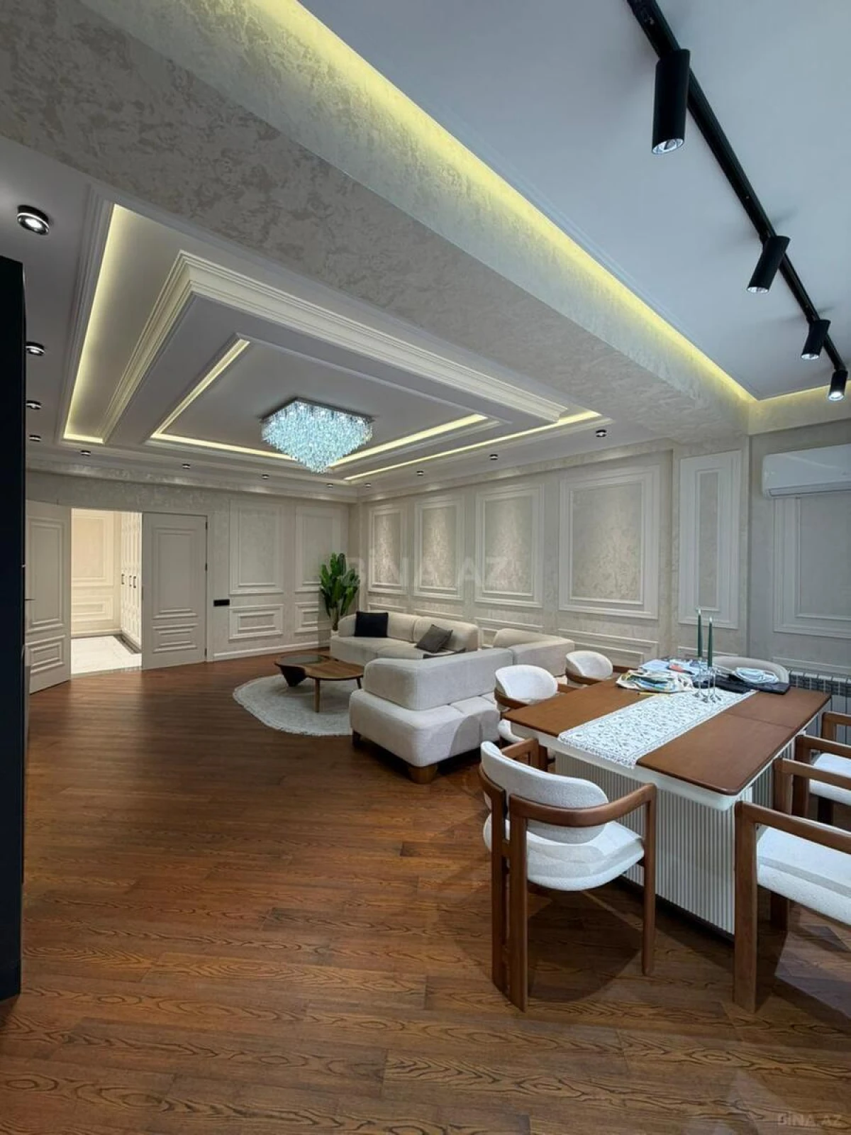 Satılır 4 otaqlı mənzil 153 m²