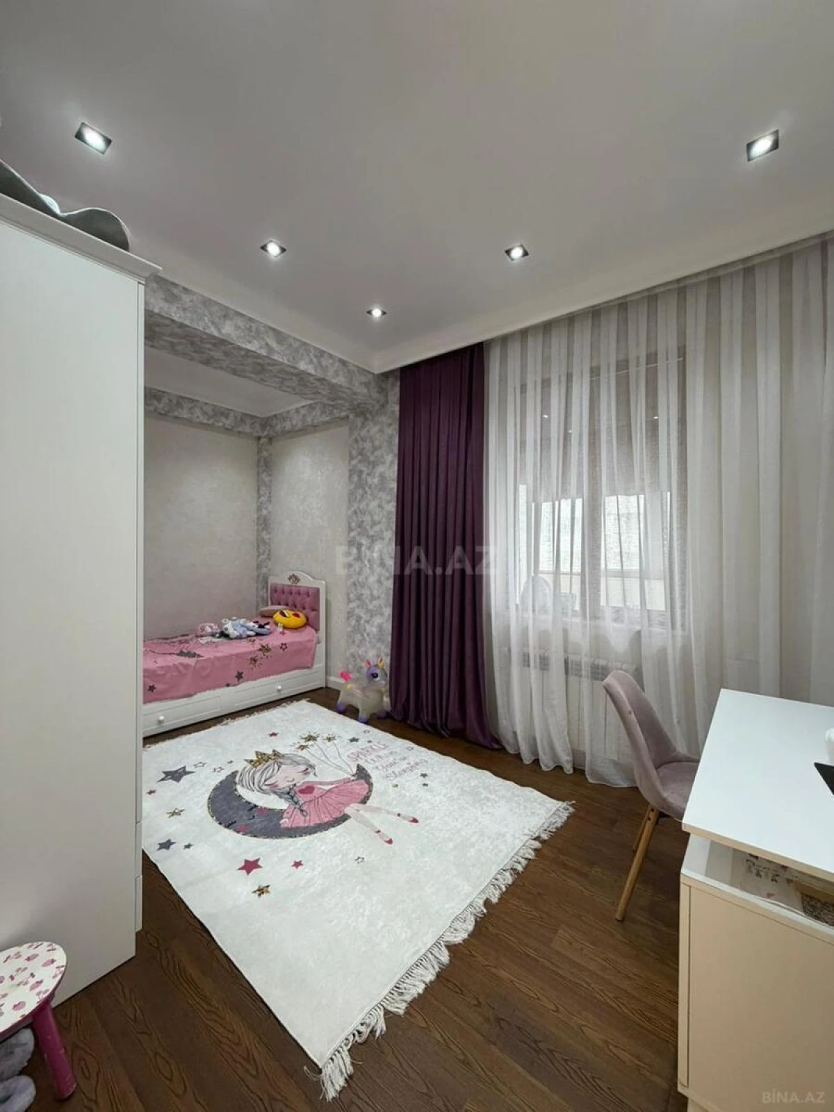 Satılır 4 otaqlı mənzil 153 m²