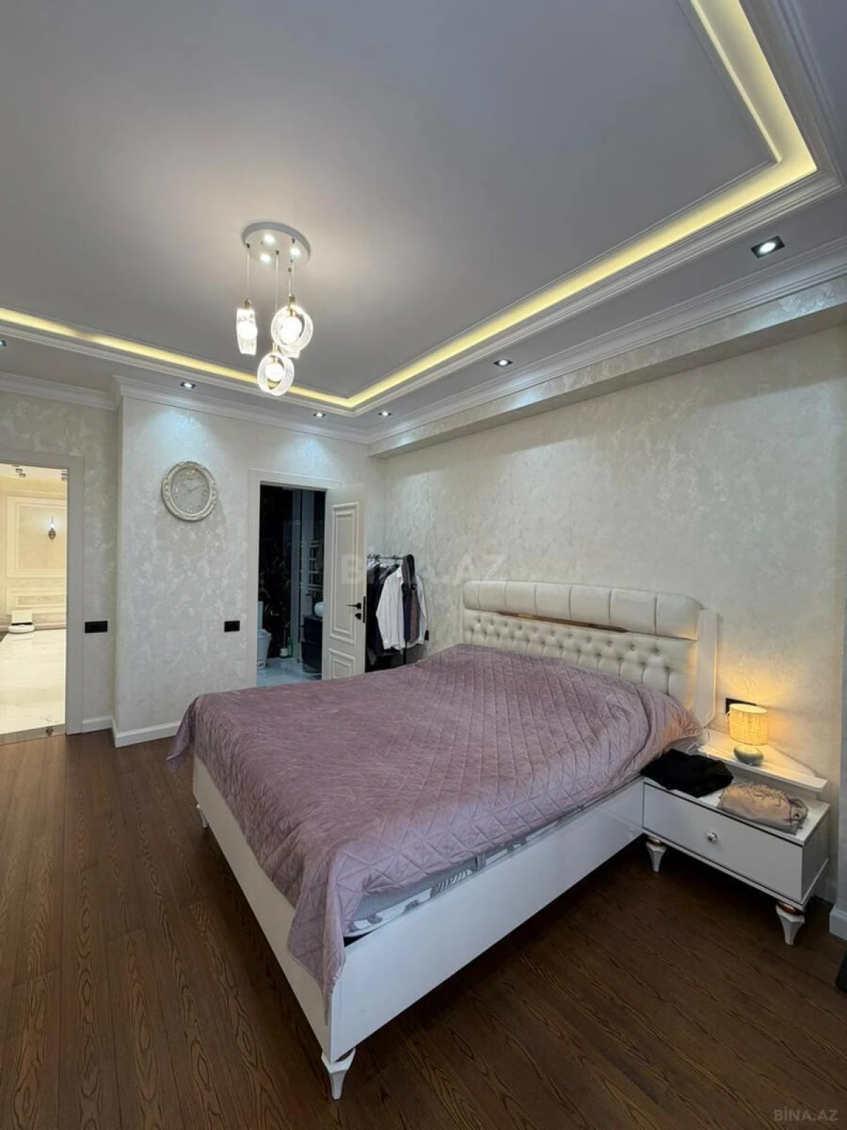 Satılır 4 otaqlı mənzil 153 m²