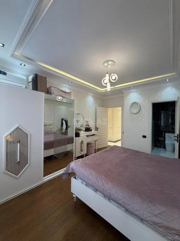 Satılır 4 otaqlı mənzil 153 m²