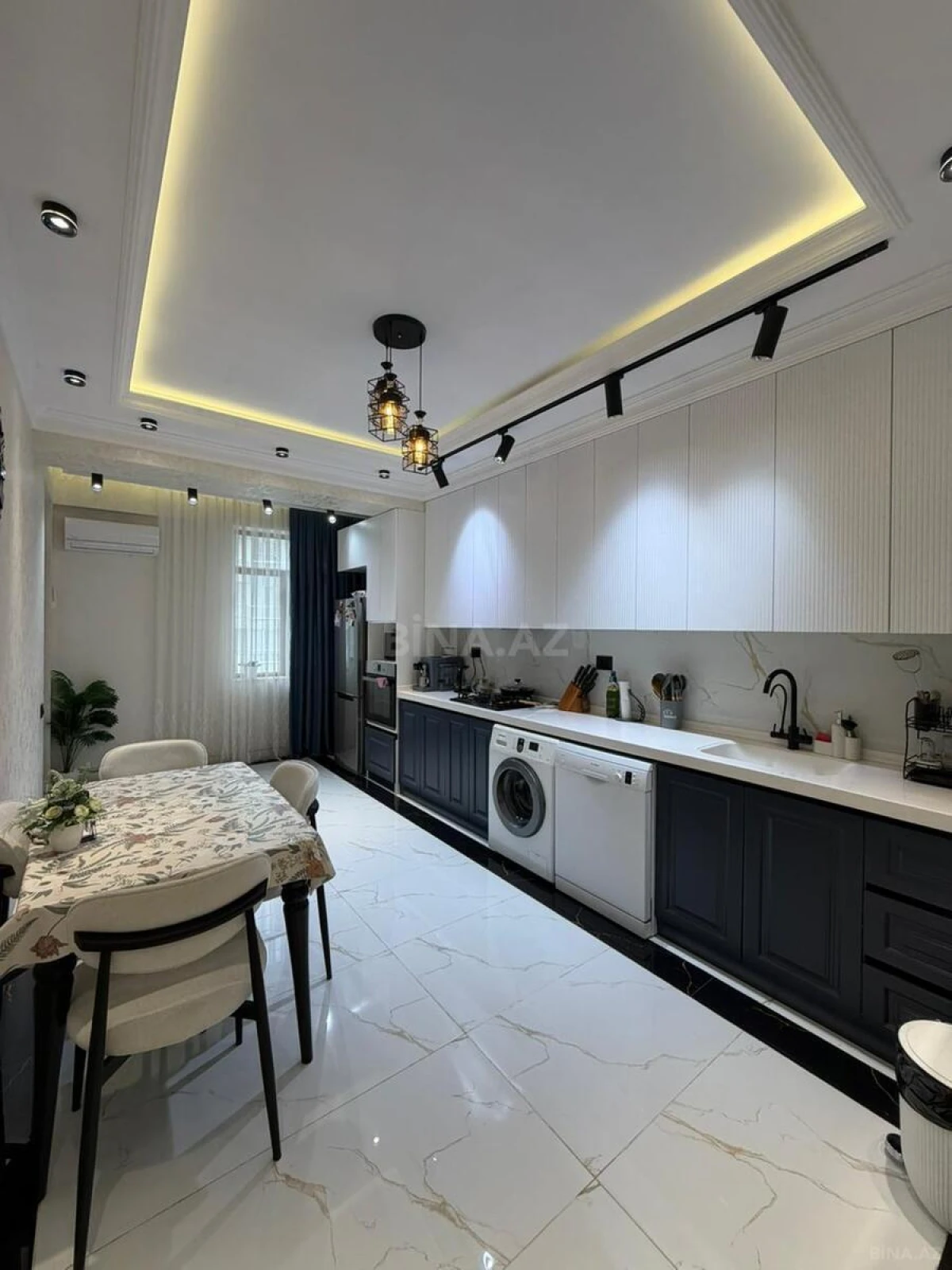 Satılır 4 otaqlı mənzil 153 m²
