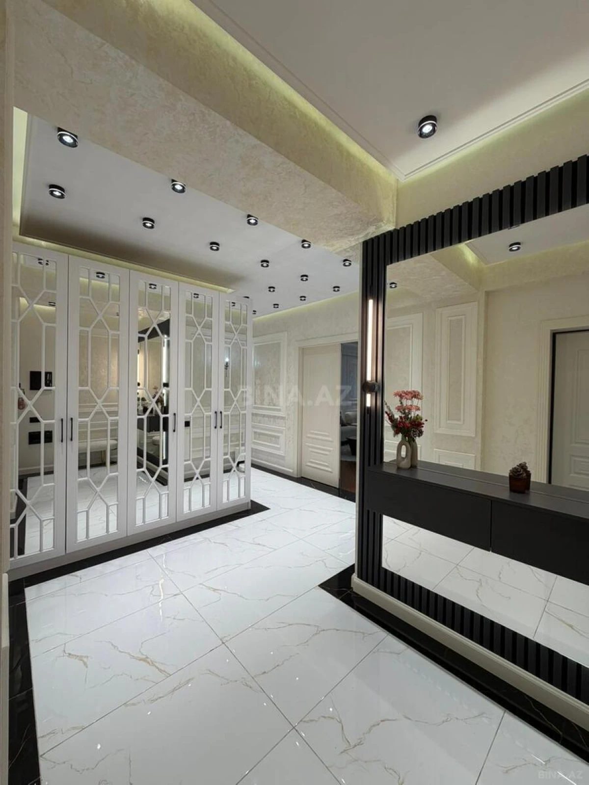 Satılır 4 otaqlı mənzil 153 m²