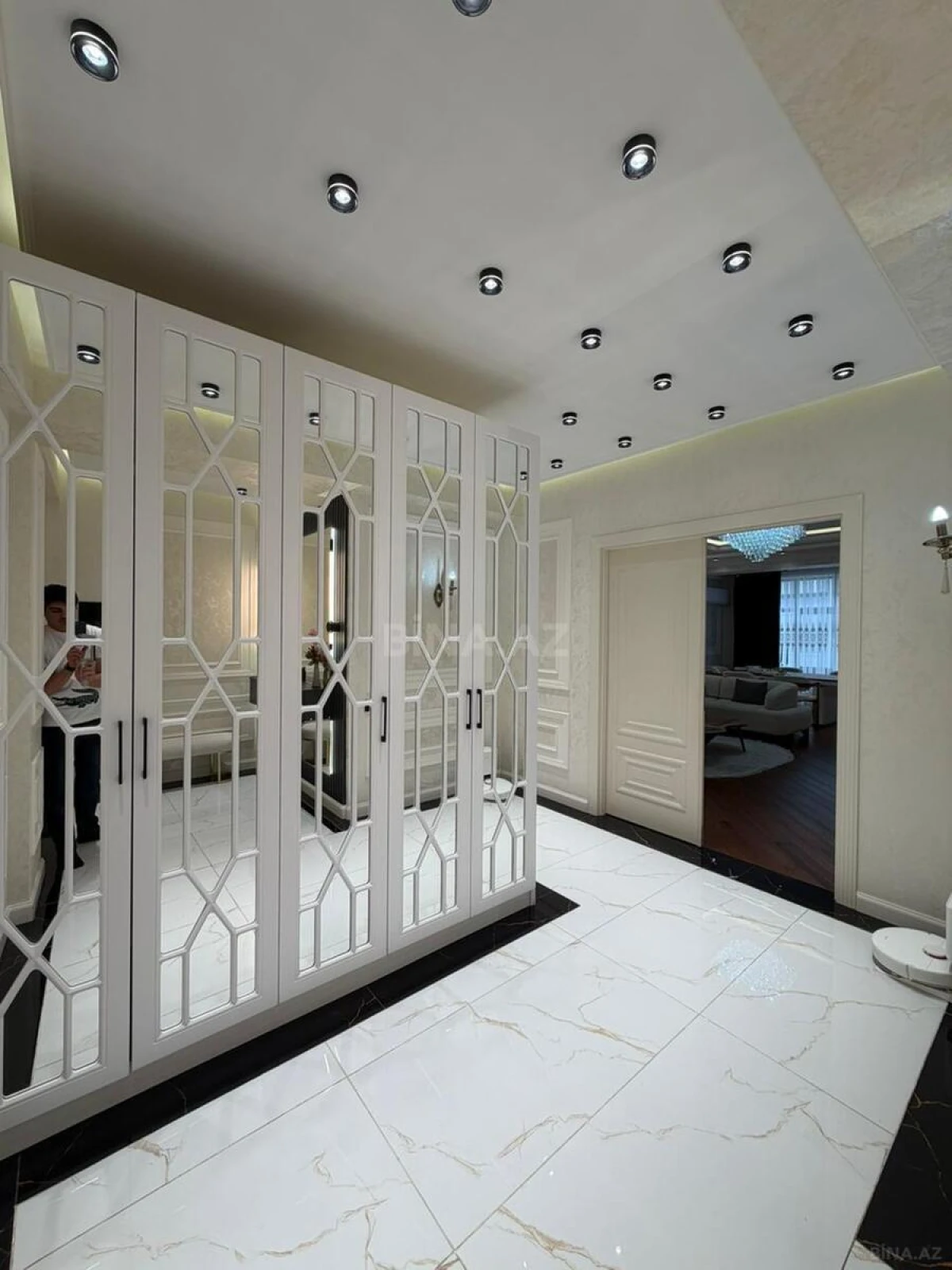 Satılır 4 otaqlı mənzil 153 m²