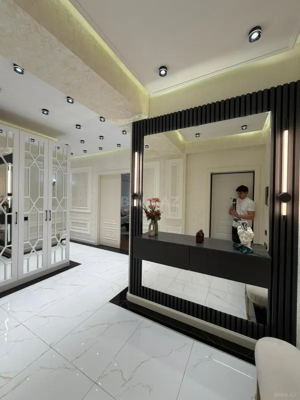 Satılır 4 otaqlı mənzil 153 m²