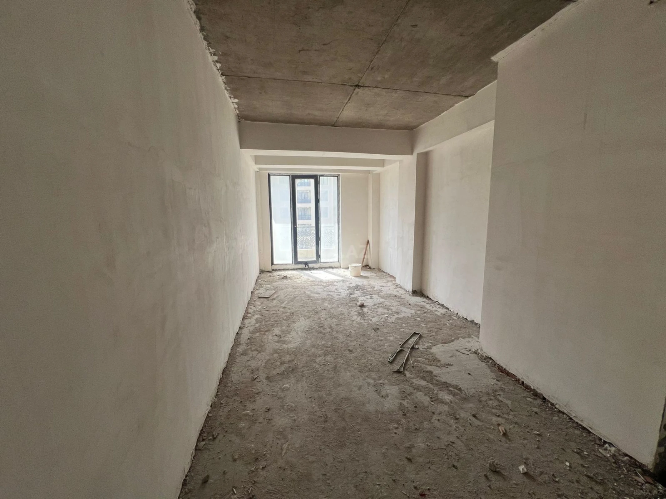 Satılır 4 otaqlı mənzil 171 m²
