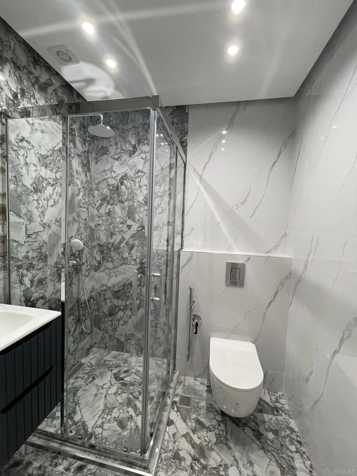 Satılır 3 otaqlı mənzil 150 m²