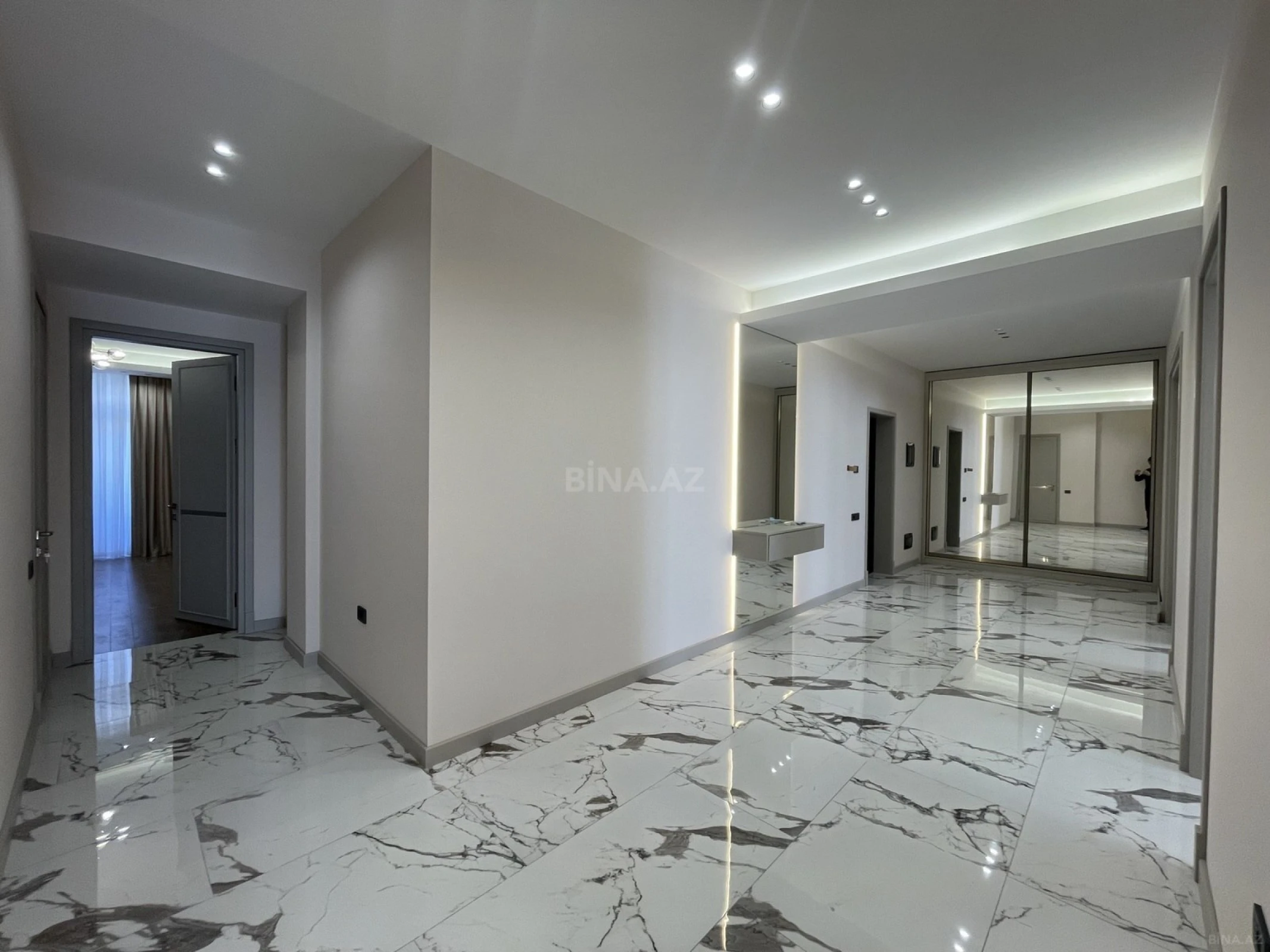 Satılır 3 otaqlı mənzil 150 m²