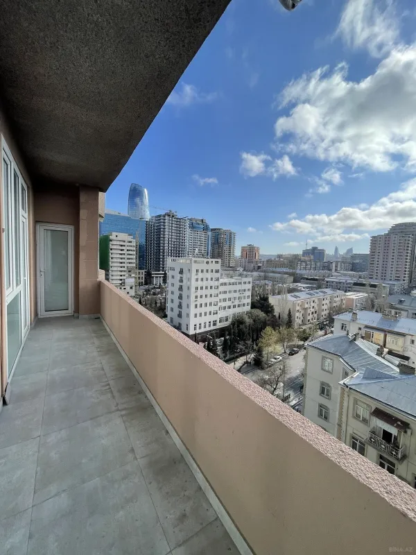 Satılır 3 otaqlı mənzil 150 m²