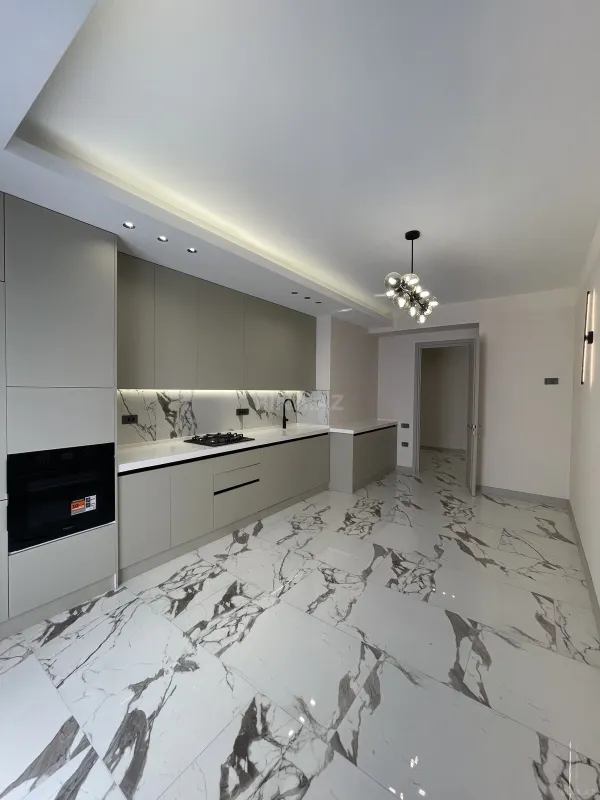 Satılır 3 otaqlı mənzil 150 m²