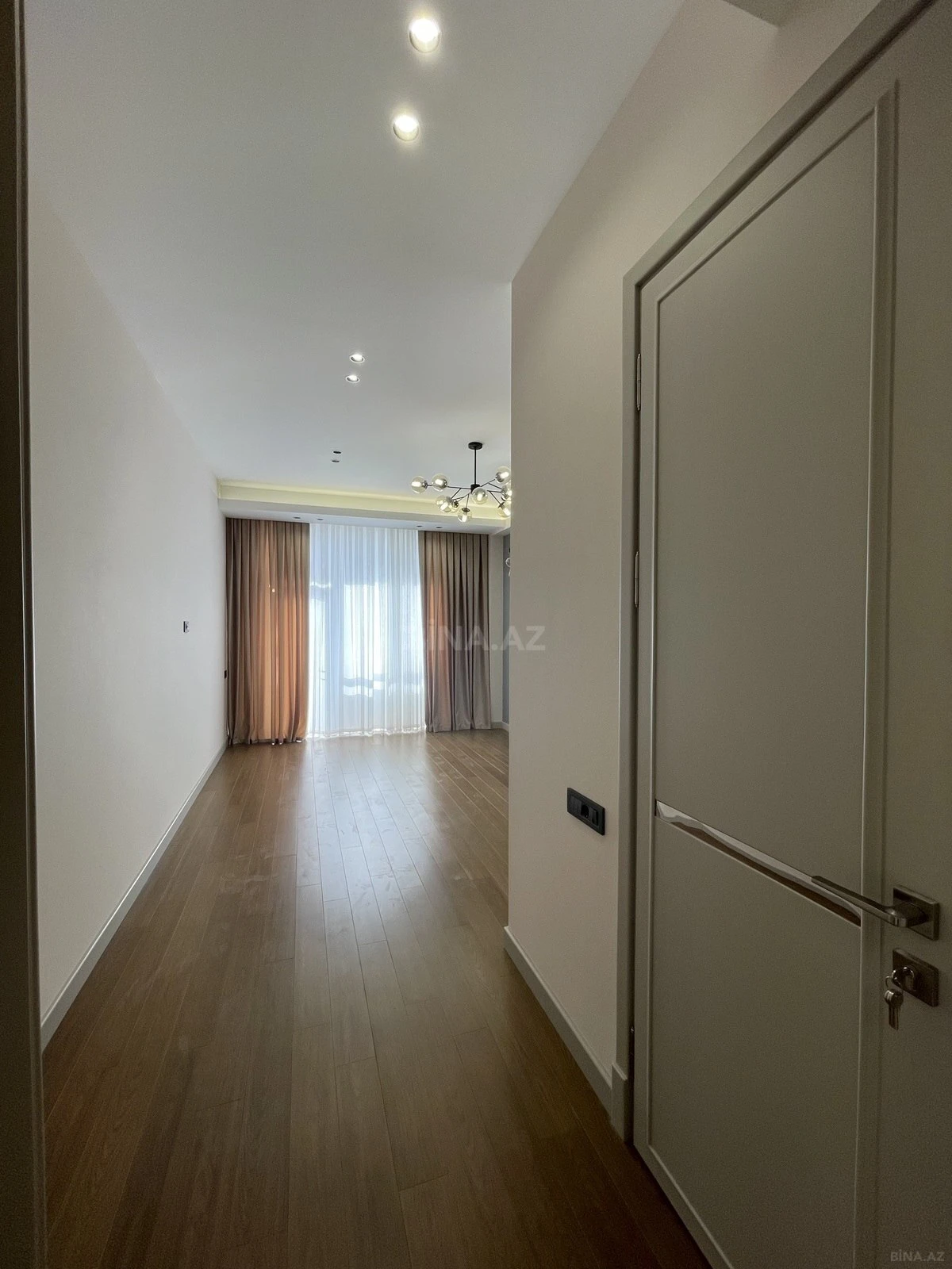 Satılır 3 otaqlı mənzil 150 m²
