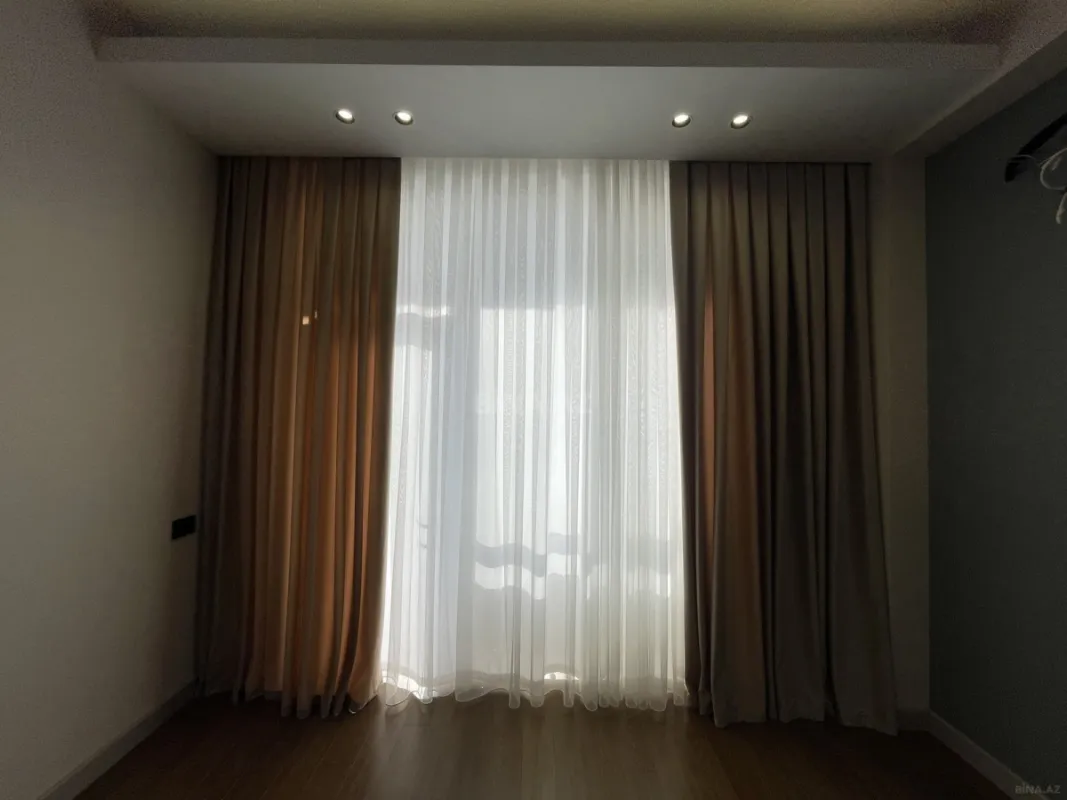 Satılır 3 otaqlı mənzil 150 m²