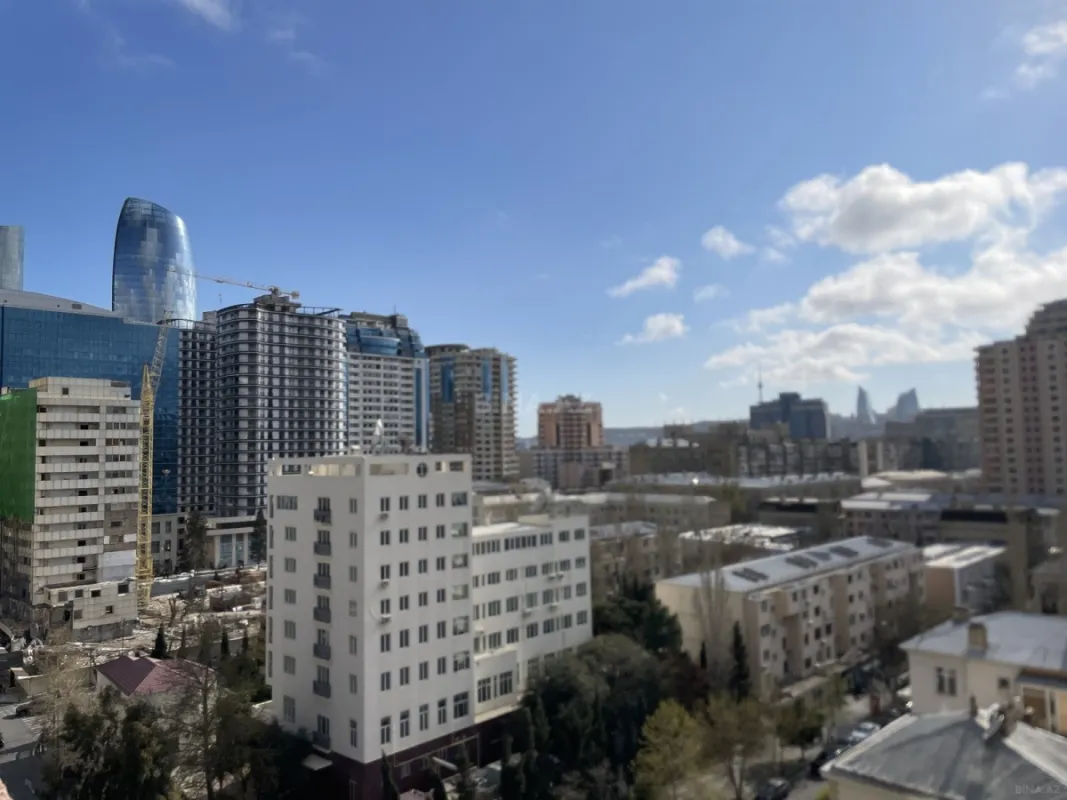 Satılır 3 otaqlı mənzil 150 m²