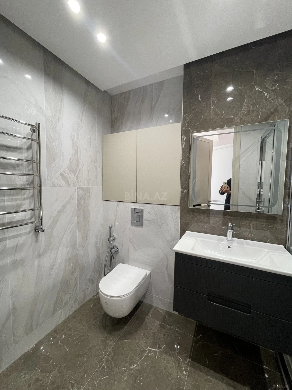Satılır 3 otaqlı mənzil 150 m²