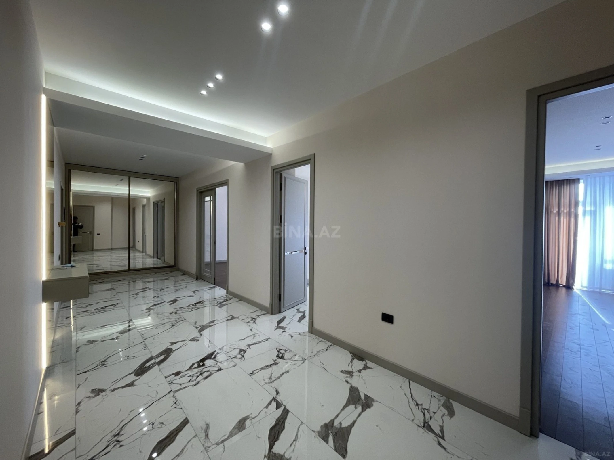 Satılır 3 otaqlı mənzil 150 m²